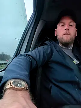 Snapshot of dave32000 chatting on February 12, 7:47 am dave32000 online show from February 12, 7:47 am