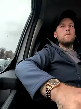 Snapshot of dave32000 chatting on February 13, 10:00 am dave32000 online show from February 13, 10:00 am