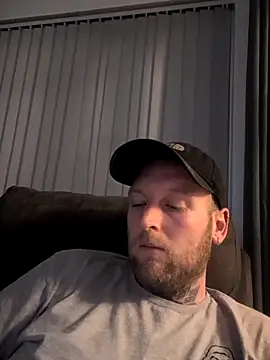 Snapshot of dave32000 chatting on February 15, 12:29 am dave32000 online show from February 15, 12:29 am