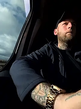 Snapshot of dave32000 chatting on February 16, 10:22 am dave32000 online show from February 16, 10:22 am