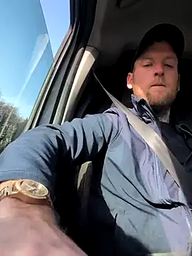 Snapshot of dave32000 chatting on February 17, 11:07 am dave32000 online show from February 17, 11:07 am