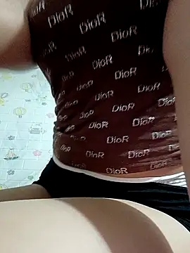 Snapshot of Ella_lee18 chatting on February 13, 9:11 pm Ella lee18 online show from February 13, 9:11 pm