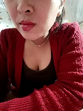 Snapshot of Ella_lee18 chatting on February 19, 12:17 am Ella lee18 online show from February 19, 12:17 am