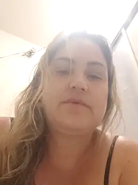 Julia2027 online show from March 5, 8:10 am