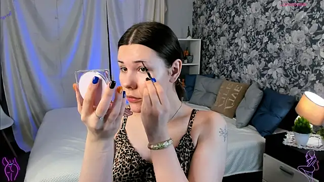 Coraline kitty online show from February 16, 5:36 am