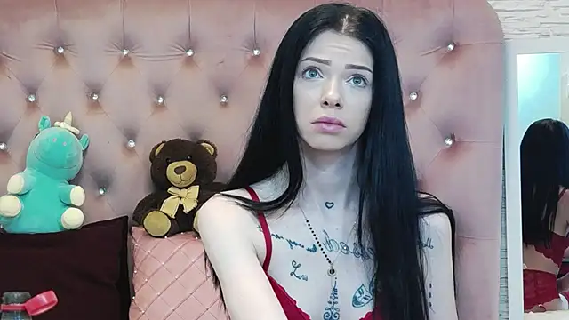 Snapshot of PeachyElla26 chatting on February 11, 5:34 am PeachyElla26 online show from February 11, 5:34 am