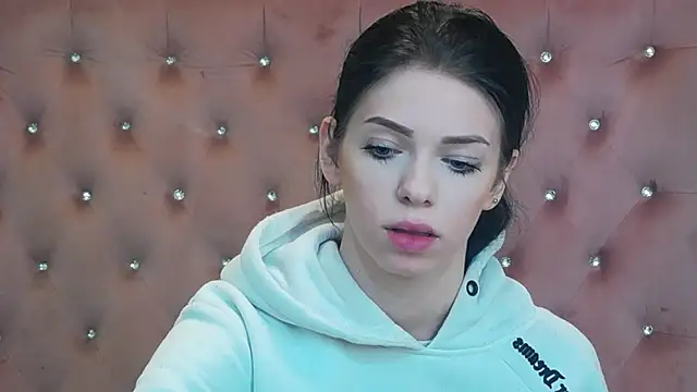 Snapshot of PeachyElla26 chatting on February 20, 10:38 am PeachyElla26 online show from February 20, 10:38 am