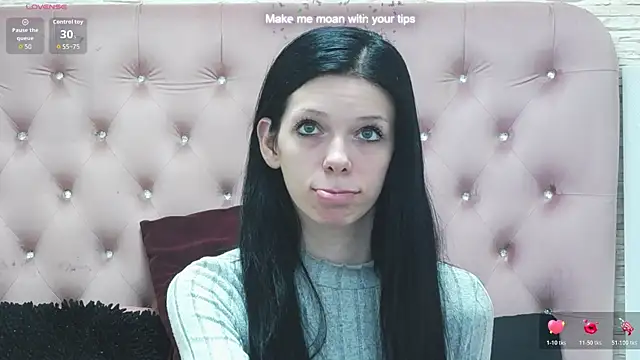 Snapshot of PeachyElla26 chatting on March 3, 1:28 pm PeachyElla26 online show from March 3, 1:28 pm