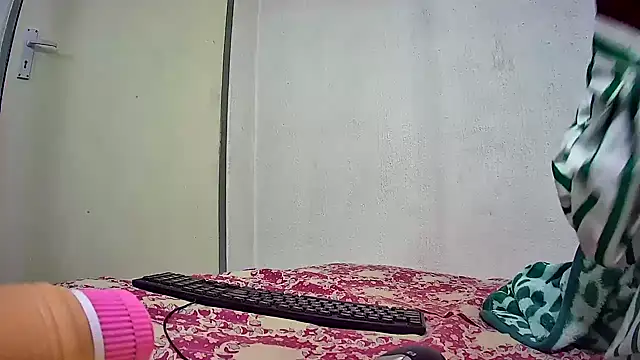 BlackBeauty2002 online show from April 11, 10:03 pm