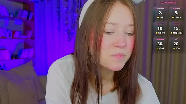 MmollyMay online show from April 8, 9:20 am