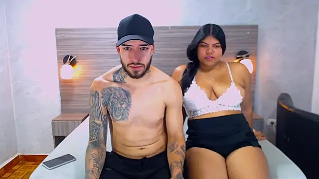 Snapshot of Paulina_And_Tayron chatting on February 10, 7:40 pm Paulina And Tayron online show from February 10, 7:40 pm