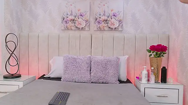 SaraLugo online show from March 26, 7:30 pm