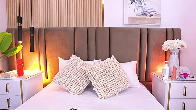 SaraLugo online show from April 20, 7:48 pm