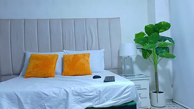 Brisa Silva online show from February 21, 11:22 am