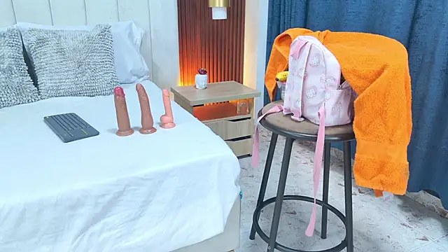 Brisa Silva online show from April 10, 11:37 am