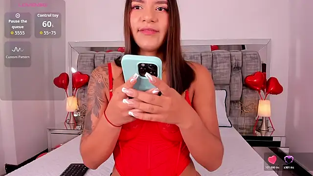 Snapshot of amara_wet04 chatting on February 14, 12:46 pm amara wet04 online show from February 14, 12:46 pm