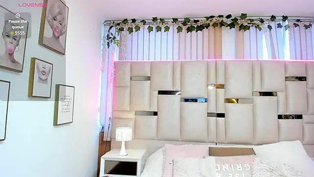 Snapshot of Maya-jhons chatting on February 10, 11:36 am Maya-jhons online show from February 10, 11:36 am