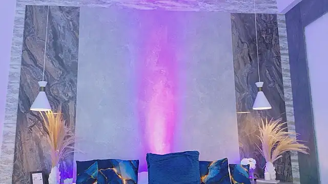 Hannah-Prada online show from March 20, 11:15 am