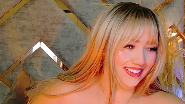 Hannah-Prada online show from April 18, 11:58 am