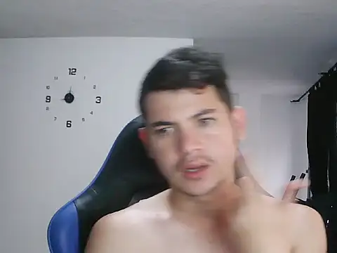 Snapshot of Erostomxxx chatting on February 11, 8:03 pm Erostomxxx online show from February 11, 8:03 pm