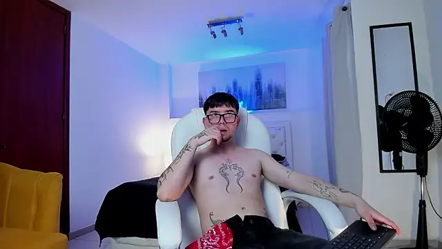 Snapshot of KaiStein chatting on February 13, 7:54 pm KaiStein online show from February 13, 7:54 pm