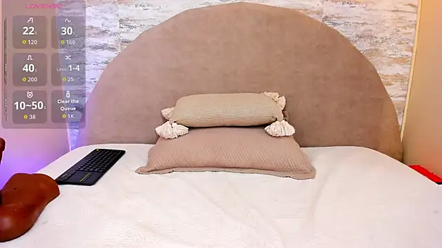 Ashley Beaomunt online show from February 25, 12:48 pm