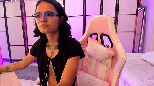 Julianne 7 online show from March 4, 8:15 pm