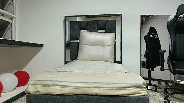 Noah-JONES online show from February 18, 3:46 am