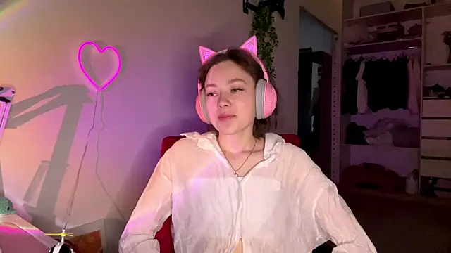 Snapshot of SlunkRear chatting on February 19, 10:06 pm SlunkRear online show from February 19, 10:06 pm