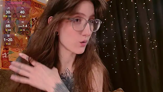 Snapshot of lolami_ chatting on March 2, 6:14 am lolami online show from March 2, 6:14 am