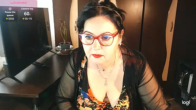 Snapshot of exiMIlf chatting on February 21, 11:33 am exiMIlf online show from February 21, 11:33 am