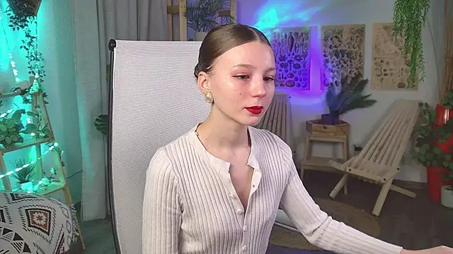 ElliFrankenweenie online show from April 12, 6:07 am