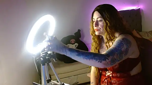 mia vantt online show from April 11, 8:57 pm