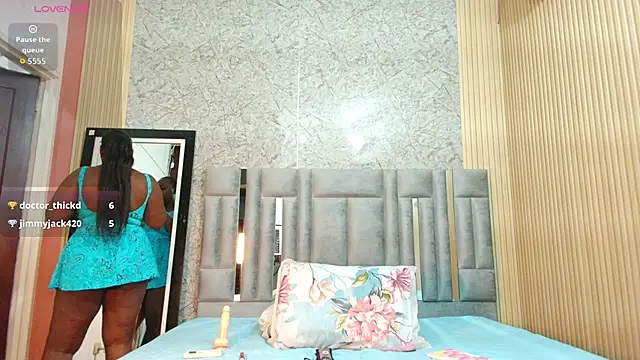 Snapshot of misspaula chatting on March 4, 2:39 am misspaula online show from March 4, 2:39 am