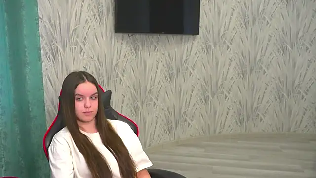 Snapshot of MarenCalarco chatting on February 12, 10:21 am MarenCalarco online show from February 12, 10:21 am