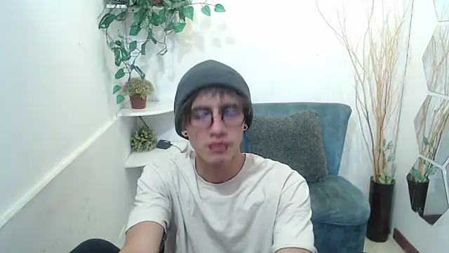 AaronBeer  online show from March 3, 12:55 pm