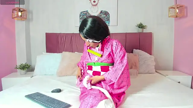 emma wilder  online show from February 19, 7:43 pm