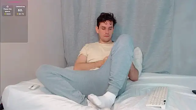 Snapshot of Luc_7 chatting on February 21, 7:37 pm Luc 7 online show from February 21, 7:37 pm