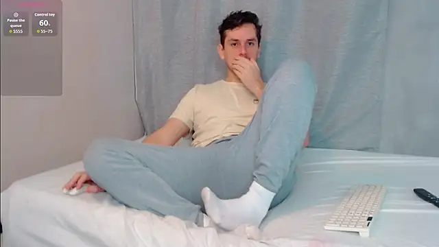 Snapshot of Luc_7 chatting on February 25, 10:58 am Luc 7 online show from February 25, 10:58 am