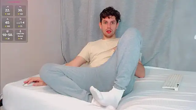 Snapshot of Luc_7 chatting on February 28, 7:15 pm Luc 7 online show from February 28, 7:15 pm