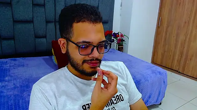 J black  online show from February 26, 9:03 pm