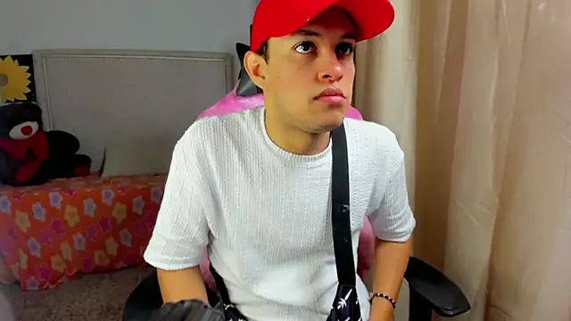 Top and bottom online show from April 3, 9:13 pm