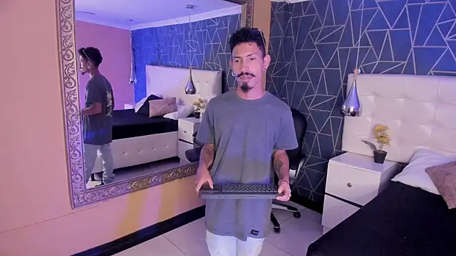 NoaahTylor online show from March 25, 9:10 pm