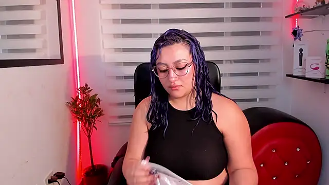 Emily Jonesh online show from June 1, 1:02 pm