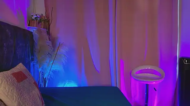 MelanyStone  online show from March 3, 1:06 pm