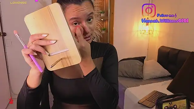 Hanna Williams   online show from February 27, 3:06 am