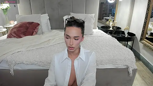 Snapshot of EvaK_ chatting on February 17, 5:26 am EvaK online show from February 17, 5:26 am