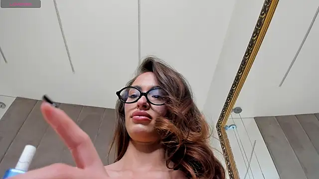 Snapshot of EvaK_ chatting on March 4, 5:35 am EvaK online show from March 4, 5:35 am