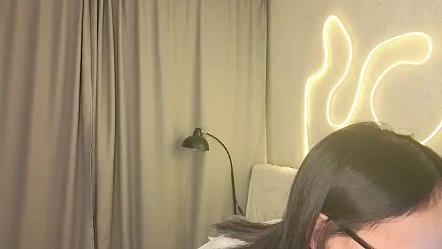 Snapshot of BeatrisRosel chatting on February 19, 6:37 pm BeatrisRosel online show from February 19, 6:37 pm