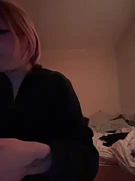 Snapshot of Milli-Kiss chatting on February 19, 9:33 pm Milli-Kiss online show from February 19, 9:33 pm